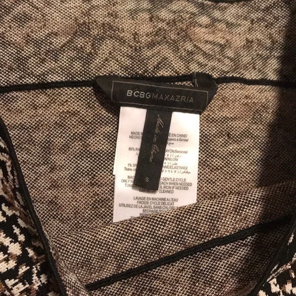 Small BCBG Fitted Skirt - Picture 5 of 5